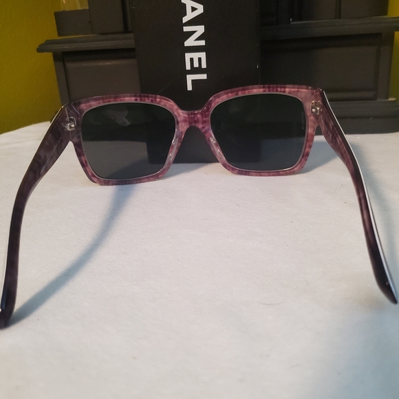 🔥 CHANEL BLACK SUNGLASSES WITH PURPLE PINK INNER COLOR - Picture 6 of 11